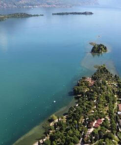 Visit Lake Garda: private boat and wine tasting in Sirmione