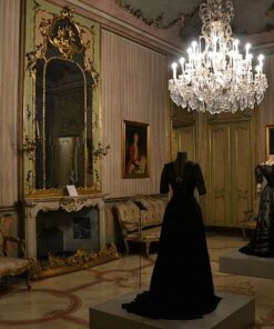 Milan fashion odyssey: luxury style and heritage tour