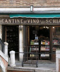 Bacari and cicchetti: a culinary journey in Venice