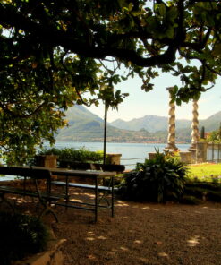 Full day private tour on Lake Como: Varenna
