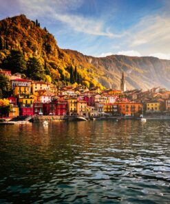Discovering Lake Como small village: Varenna by foot and boat