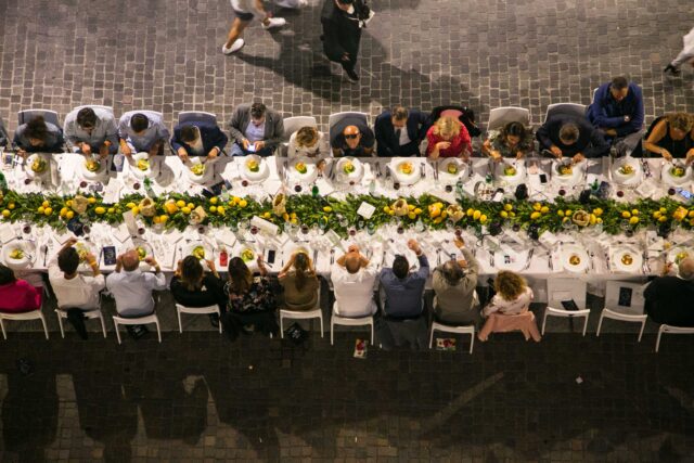 La cena dei Mille, Parma