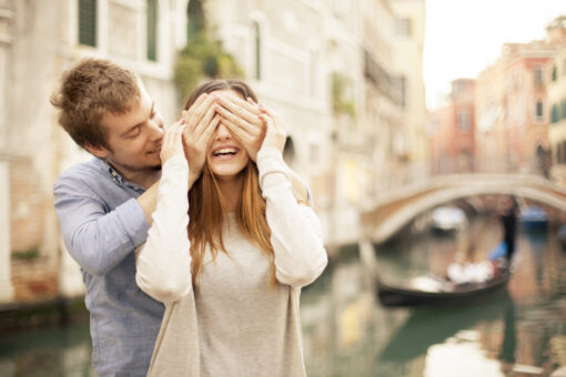 Romantic sunset gondola ride in Venice with aperitif and serenade onboard