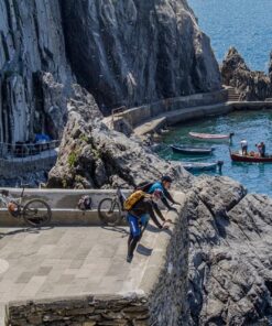 Take them easy: Cinque Terre between an e-bike and a yacht!