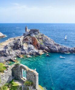 Take them easy: Cinque Terre between an e-bike and a yacht!
