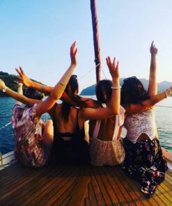 the "golden hour" on Lake Iseo: sailing, sipping, and serenity