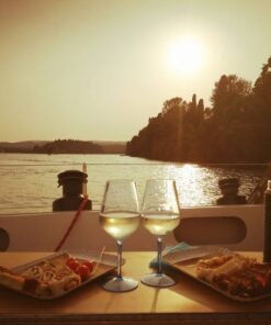 Romantic cruise on Lake Garda - aperitif on board
