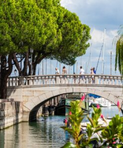 a-day-in-sirmione-art-archaeology-and-lakeside-beauty