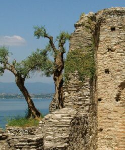 a-day-in-sirmione-art-archaeology-and-lakeside-beauty