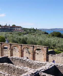a-day-in-sirmione-art-archaeology-and-lakeside-beauty